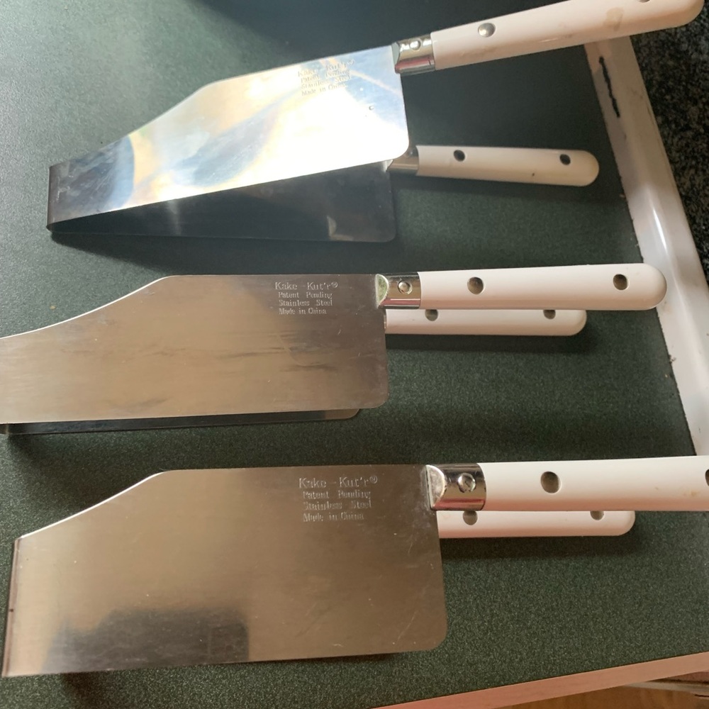 Cake and pie cutter set